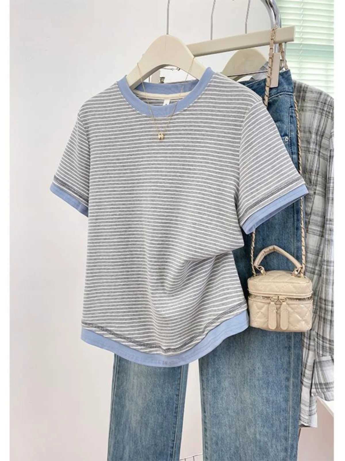 2025 New Womens Loose Fit Stripe ort Sve T-irt Casual Versatile Chic Korean Sle Commute Faion Summer TopT260317