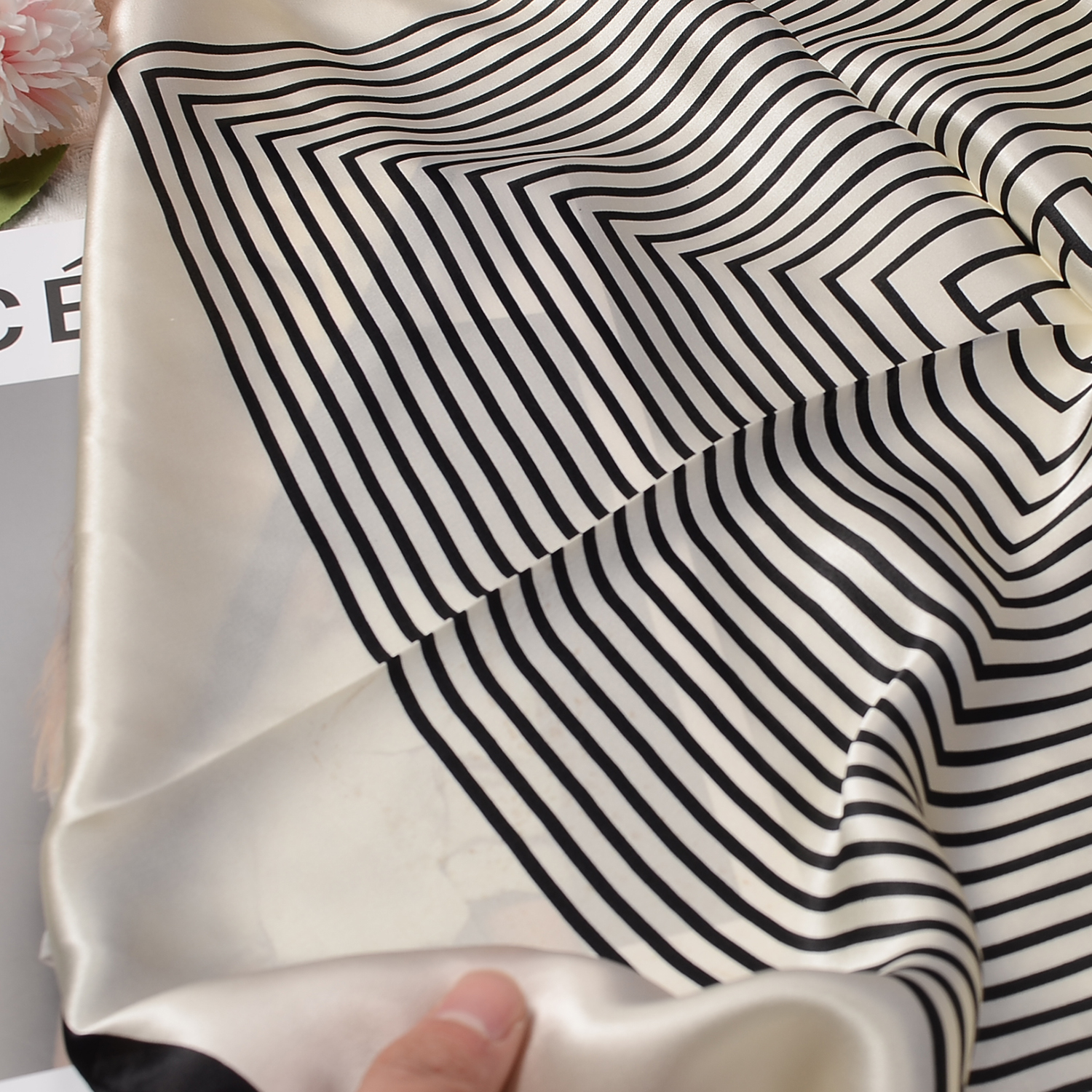 New spring women's silk scarf, 100% mulberry silk, 70 square scarf, whitening, fashionable, neck protection, small neckerchief