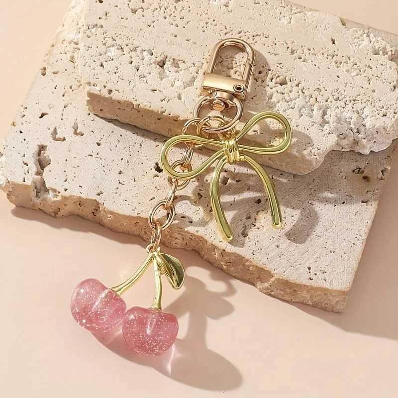 1Pc Fashion Gilded Cherry Keychain - Bow Berries Alloy Charm Elegant Bag Pendant for Women Daily Carry Fashion Jewelry Gift H260318 - view 4