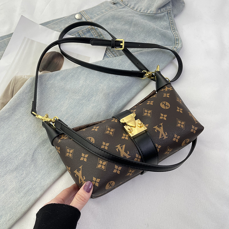 Designer New High Quality Luxury Crossbody Bag Temperament Law Stick Bag Underarm Bag Retro Fashion Versatile Single Shoulder Crossbody Fashionable Ou - view 4