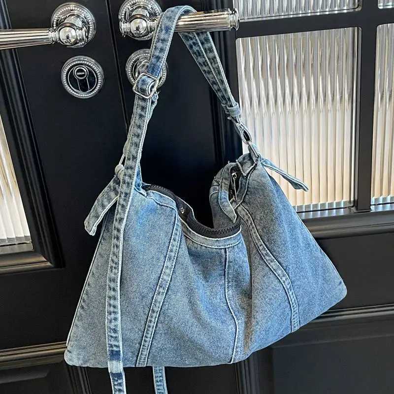 Denim Shoulder Bags for Women Soft Hobos Handbag with Zipper Female Foldable Crossbody Purse Female Travel Bag in Blue BlackZ260317