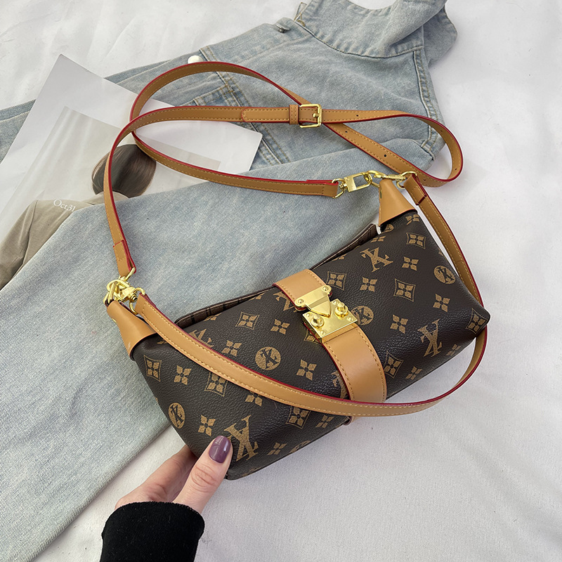 Designer New High Quality Luxury Crossbody Bag Temperament Law Stick Bag Underarm Bag Retro Fashion Versatile Single Shoulder Crossbody Fashionable Ou - view 3