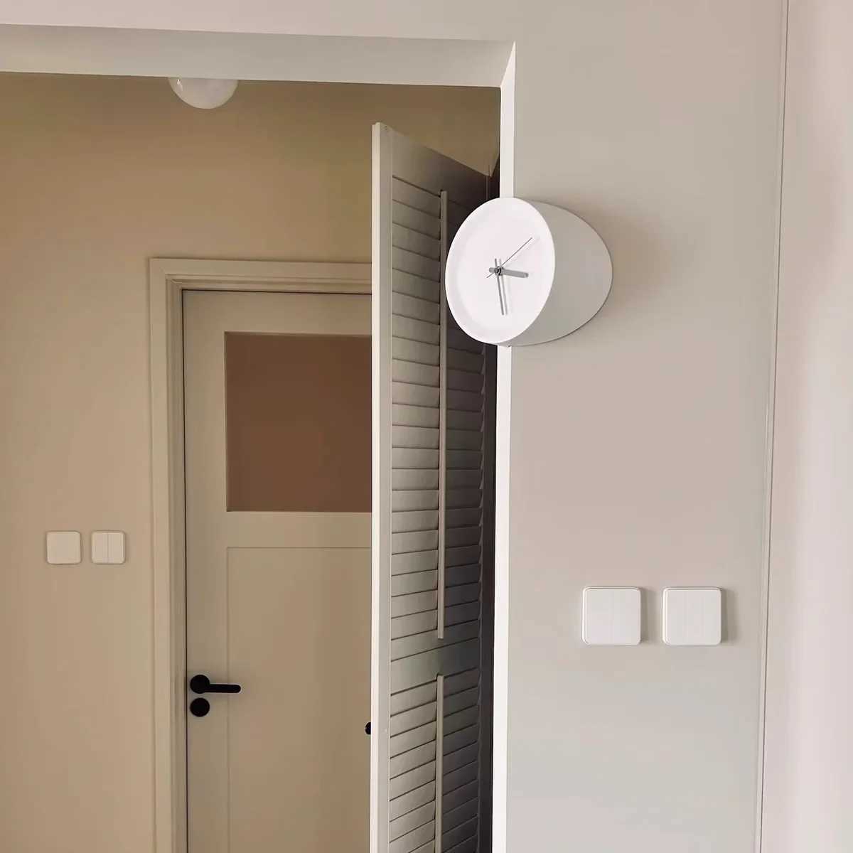 Ins Quiet Wall Clock 8inch Non-Ticking Punch-Free Corner Wall Clock Wall Decor Bedroom Technology Luxury Art Home Decoration D260318