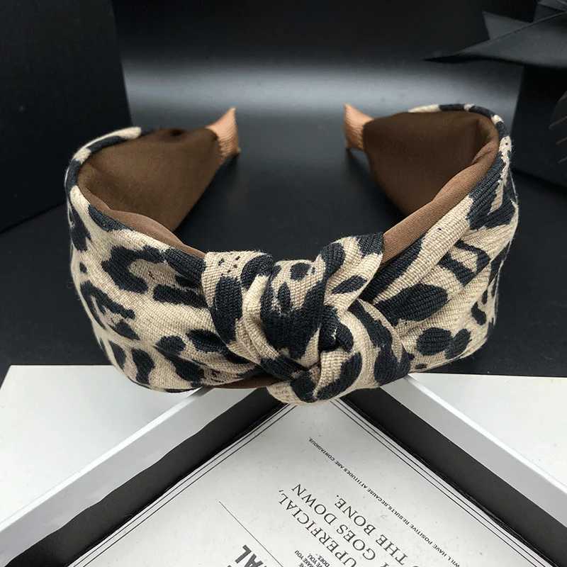 Leopard print style hair clip womens high skull top fashionable wide edge wash face headband temperament for going out H260319