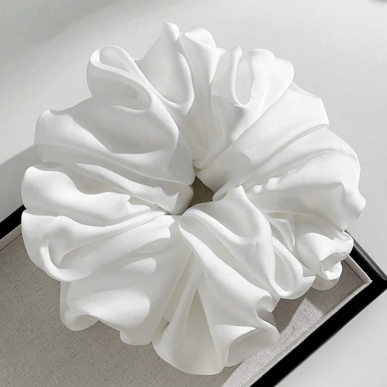 1pc White Faux Silk Super Large Fluffy High Elasticity Soft Smooth Texture Fashionable Casual Comfortable Wear All-Match Womens H260319