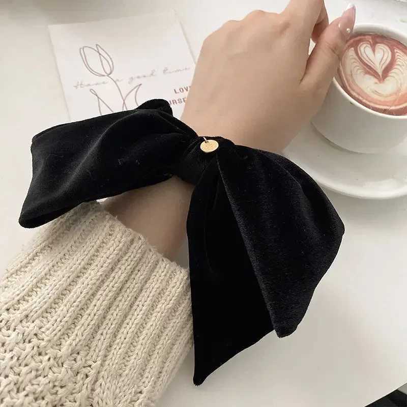 New Vintage Velvet Bow Scrunchie Rabbit Knot Hair Rope Ribbon Elastic Ponytail Holder Hair Tie Solid Hair Accessories Winter H260319