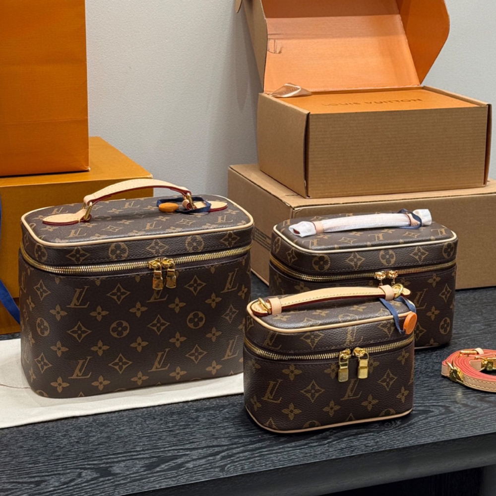 Designer bag Makeup bag Shoulder bag Luxury women's grooming bag High quality banquet bag Small square bag Makeup storage bag