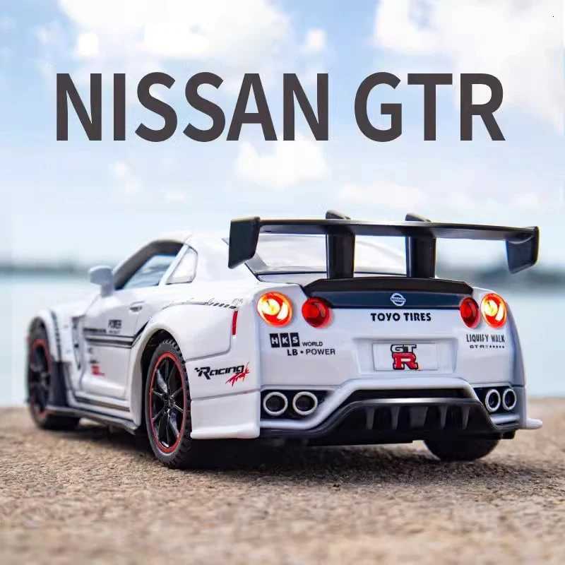1/32 Nissan GTR R35 Alloy Racing Car Diecast Model Sound Light Pull Back Toy Collection Of Hobby Decorative Fine Ornaments Y260319
