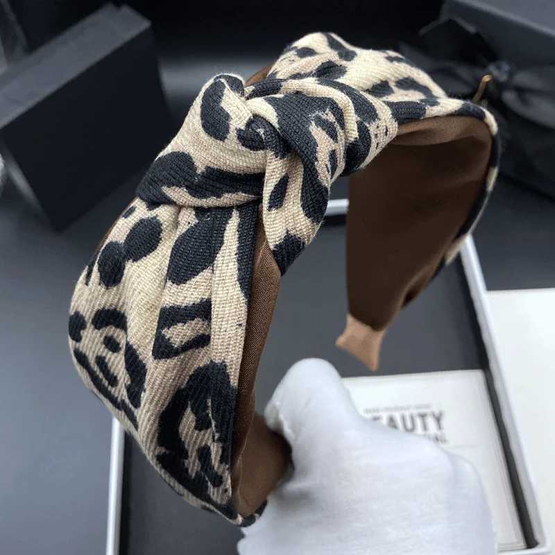 Leopard print style hair clip womens high skull top fashionable wide edge wash face headband temperament for going out H260319