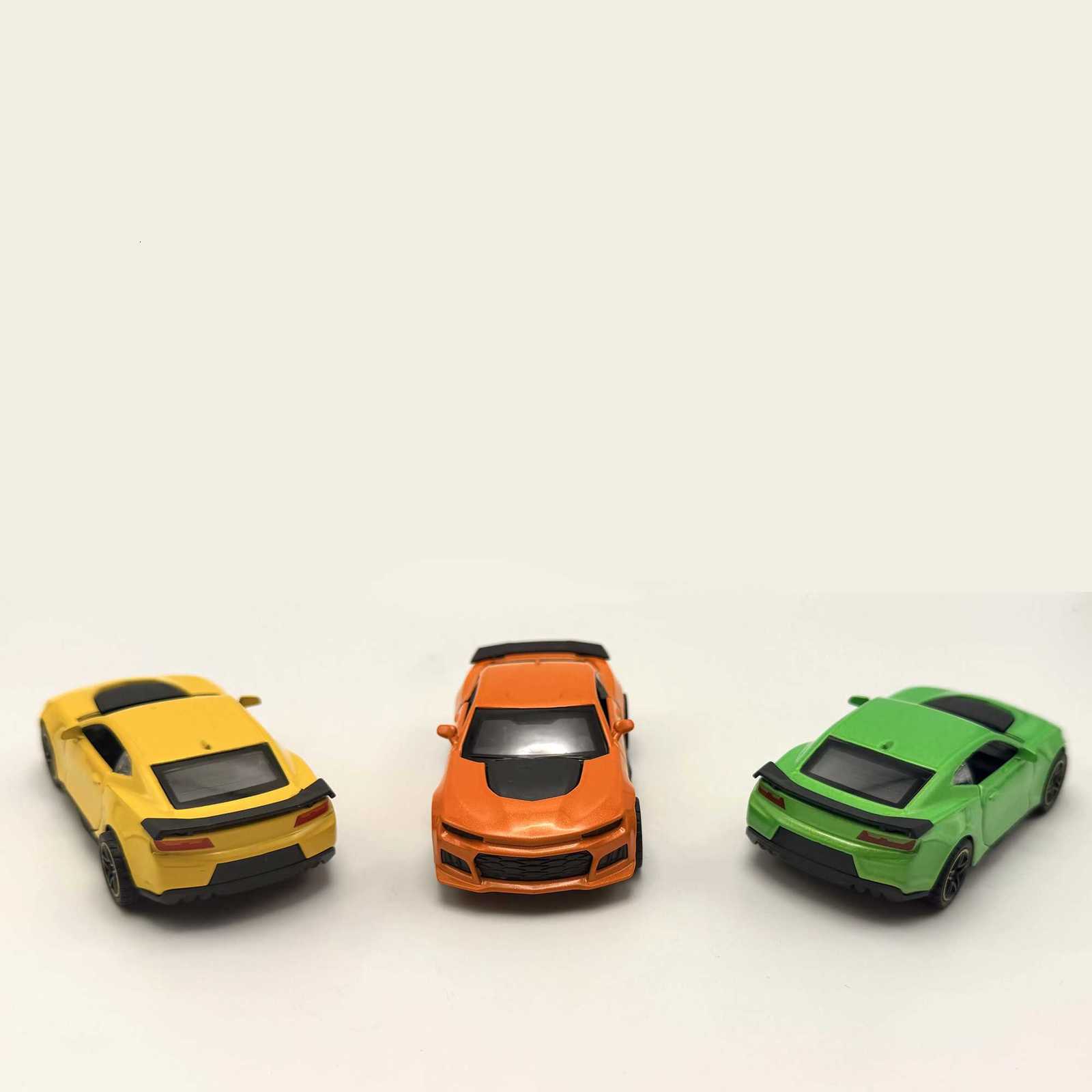 Die-Cast Alloy Racing Car Model Ideal Gift for Auto Enthusiasts Home Decor Accent Boys Room Decor Racing Style Model Y260319