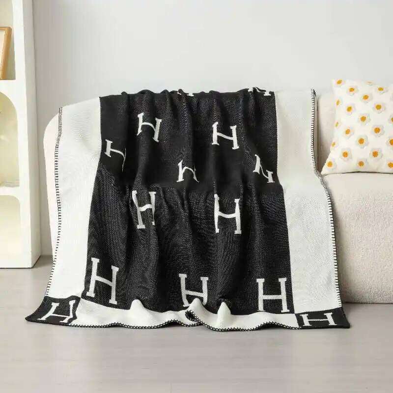 2026 new high-quality nap plush sofa cover office air conditioning blanket, aviation blanket 26H0319