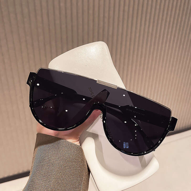 Fashion Large Frame One-Piece Lens Women With Big Slimming Effect Tea Color Street Style Face Shield Sunglasses For Men Trendy Internet Celebrity Chun