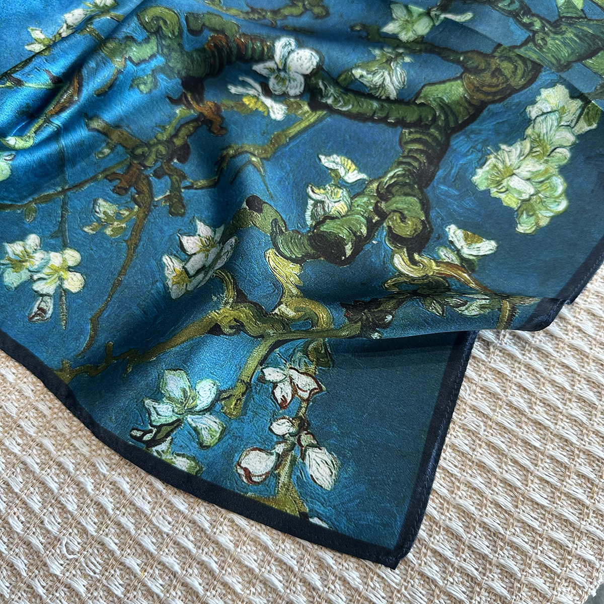 Green Chinese-style oil painting silk scarf for women, stylish and elegant neck support headband, small scarf, thin style mulberry silk scarf