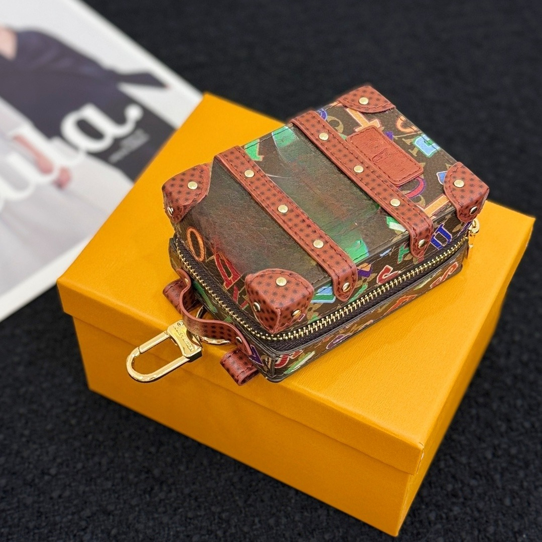 Luxury Designers Keychains Bag Charm Cherry Coin Purse Handbag Pendant Letters Rings Keychain Key Chain Lanyards