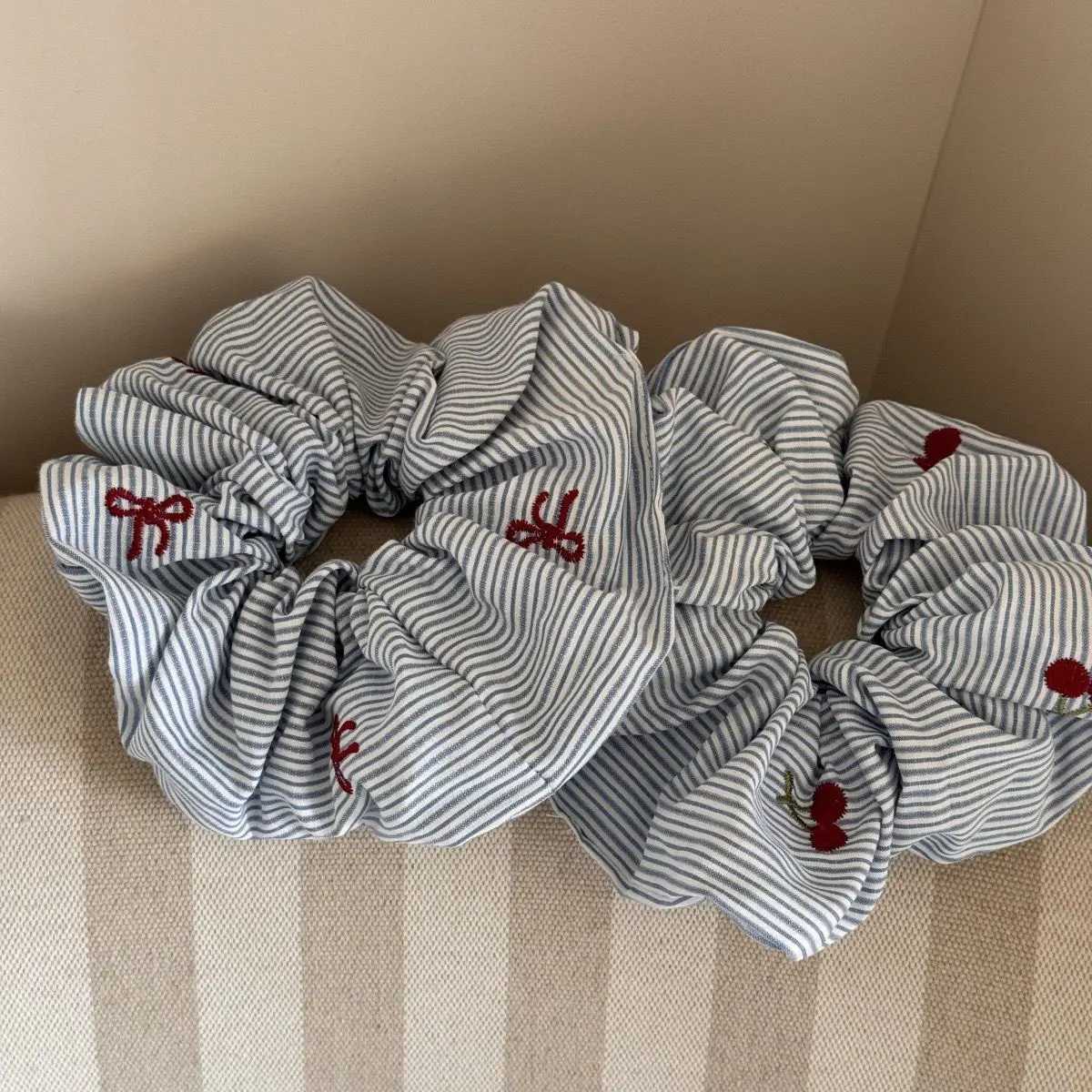 YHJ 2pcs Korean Delicate Style Blue Striped Red Bow Cherry Scrunchie Hair Tie Ponytail Hair Rope Fashionable Hair Accessories H260319