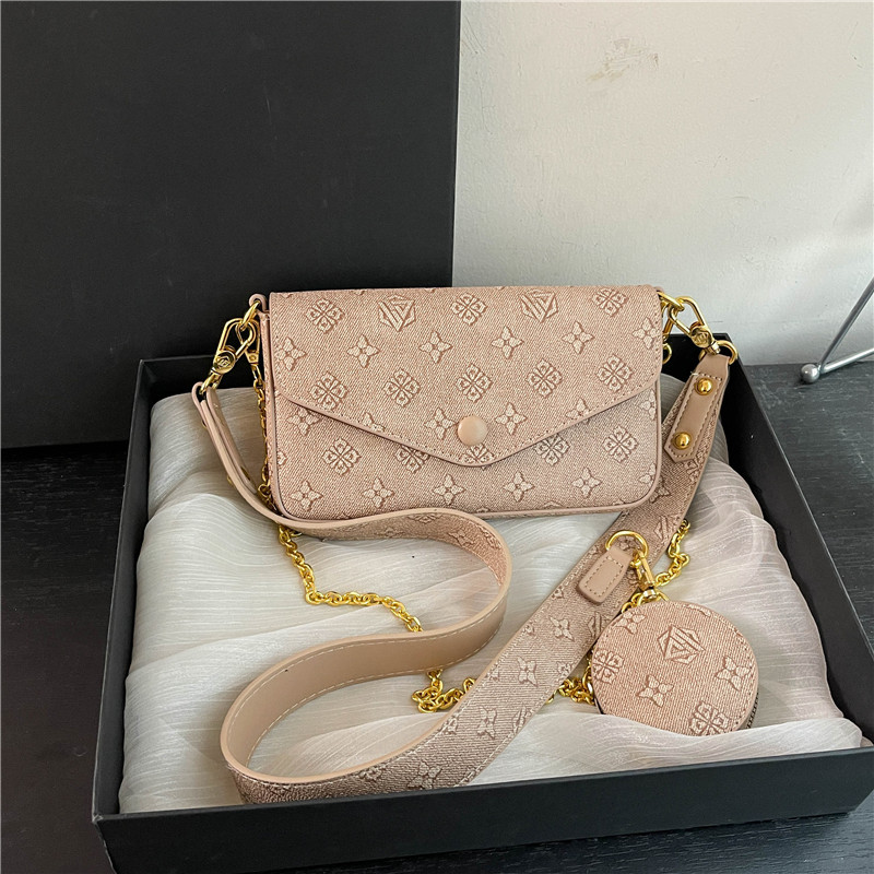 Chain-strap envelope shoulder bag with premium feel, new retro print crossbody bag, unique small square top-handle underarm bag, fashionable casual lu