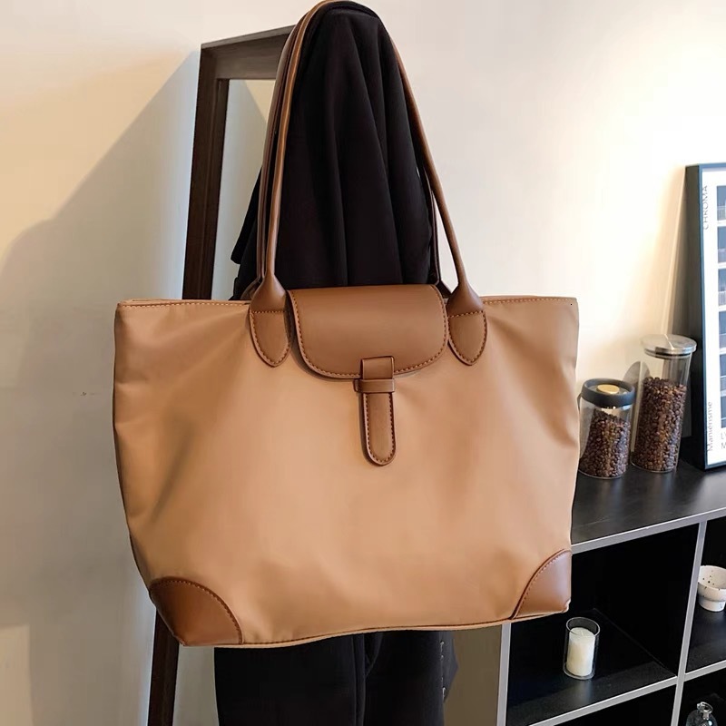 2026 Luxury Simple Large Capacity Nylon Cloth Bag New Solid Color Zipper Commuter Shoulder Crossbody Bag Portable Shopping Handbag Casual Student Bag 