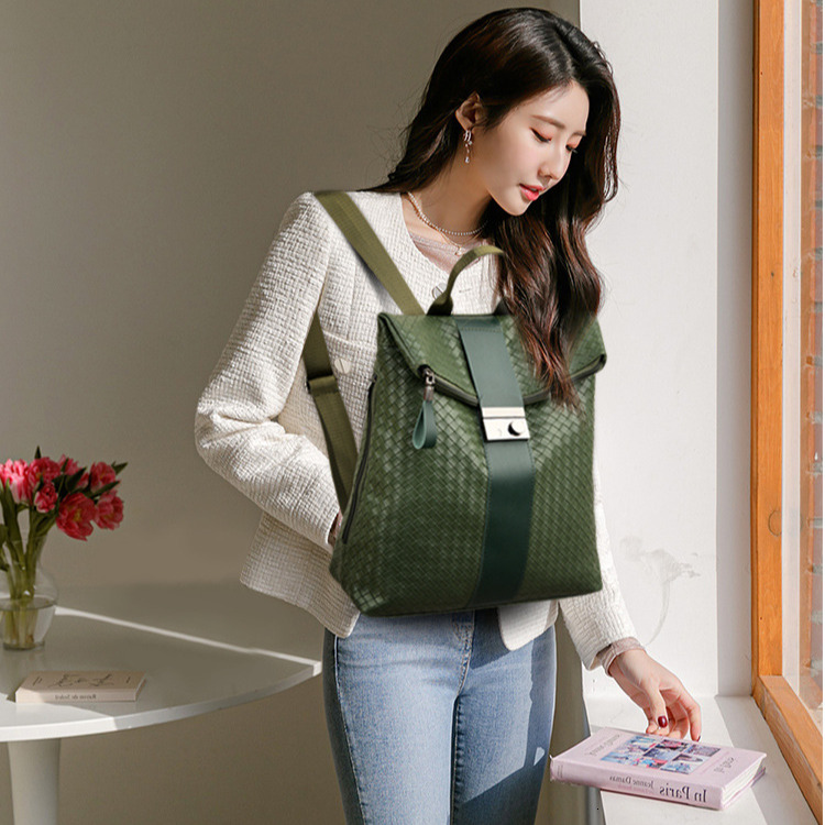 2026 Luxury Brand Women's Shoulder Bag New Korean Edition Trendy Embossed Soft Leather Woven Travel Bag Fashionable And Simple College Style Casu