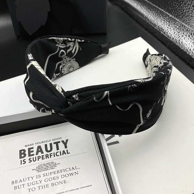 Black hairpin and hair hoop for women suitable for outdoor wear with a high crown and wide-edge hair pressing head hoop H260319