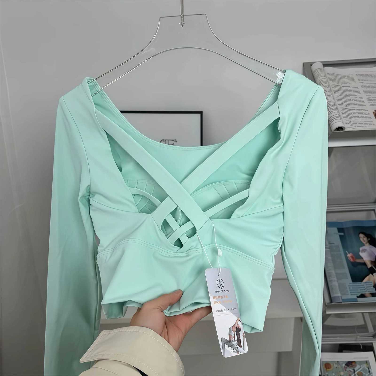 Womens Yoga Wear Long-Sleeve Fixed Bra Pad Fitness Pilates Running Sports Top Training Apparel Z20260319