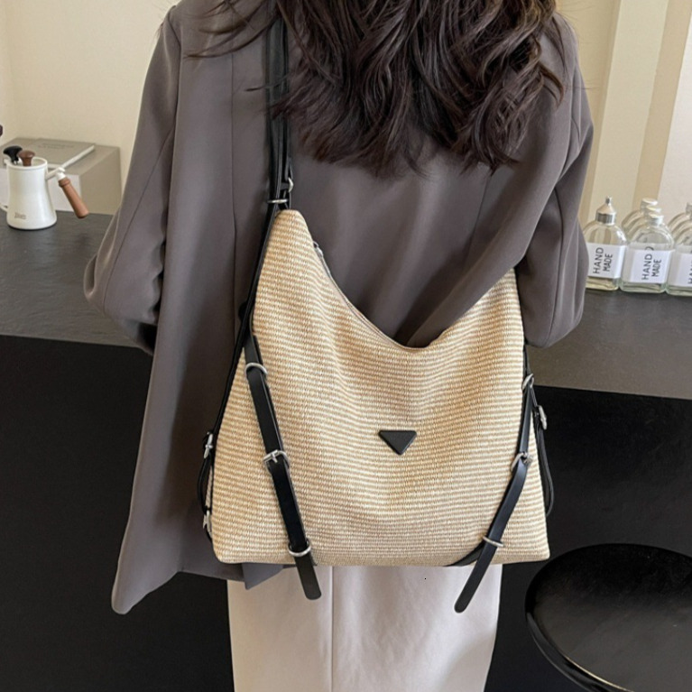 2026 Luxury Brand Women's Retro Shoulder Bag Trendy Large Capacity Commuting Backpack Versatile Lightweight Leisure Vacation Travel Bag Fashion H
