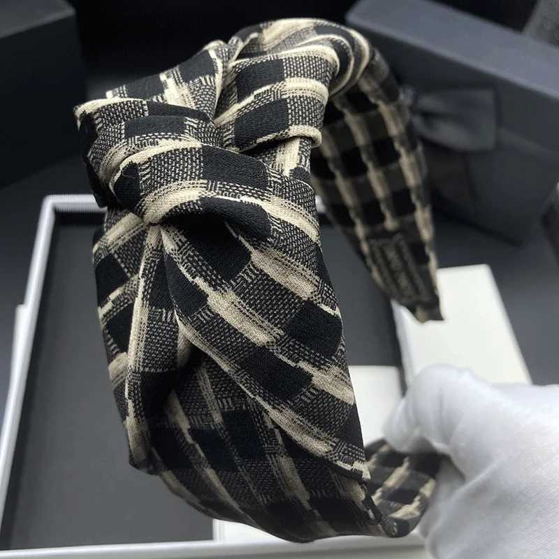 Fashionable fabric hair clip womens high skull top small face high-end feeling headband with wide edge pressed hair headba H260319