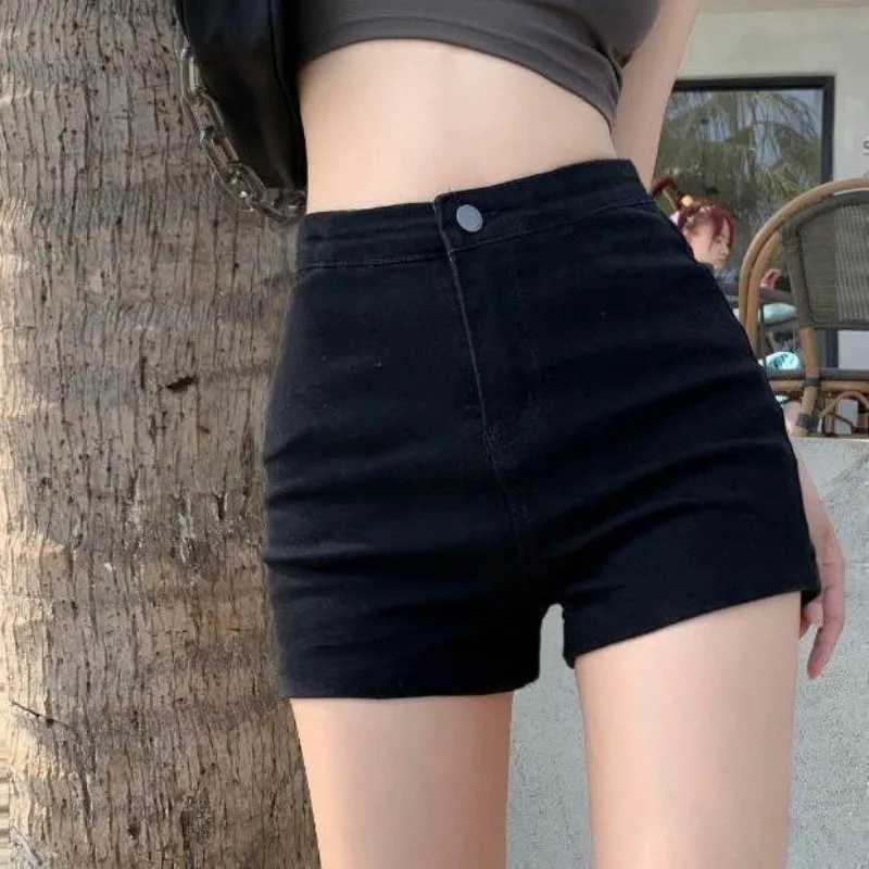 Summer New High Waisted Black Slim Spicy Girl A-line Denim Shorts Women Button Zippered Pocket Elasticity Sexy Buttocks Shorts M260319