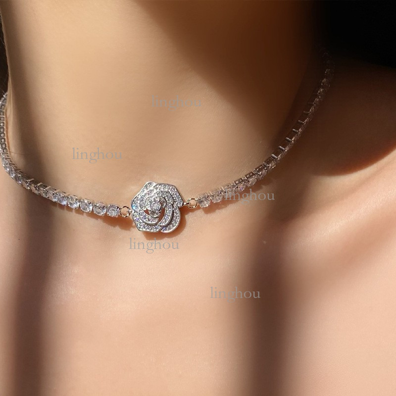 2026 Fashion Hollow Rose Designer Necklace Bracelet Earring Set Luxury Brand Women's Jewelry Trendy High End All Diamond Necklace Classic Clothin