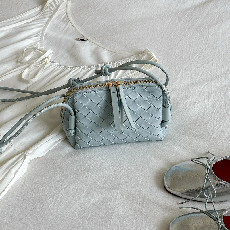 2026 Luxury Brand Women's Hand Woven Shoulder Bag New Korean Fashion Soft Face Phone Bag Versatile Trendy Handbag Casual Shopping Bag Wholesale