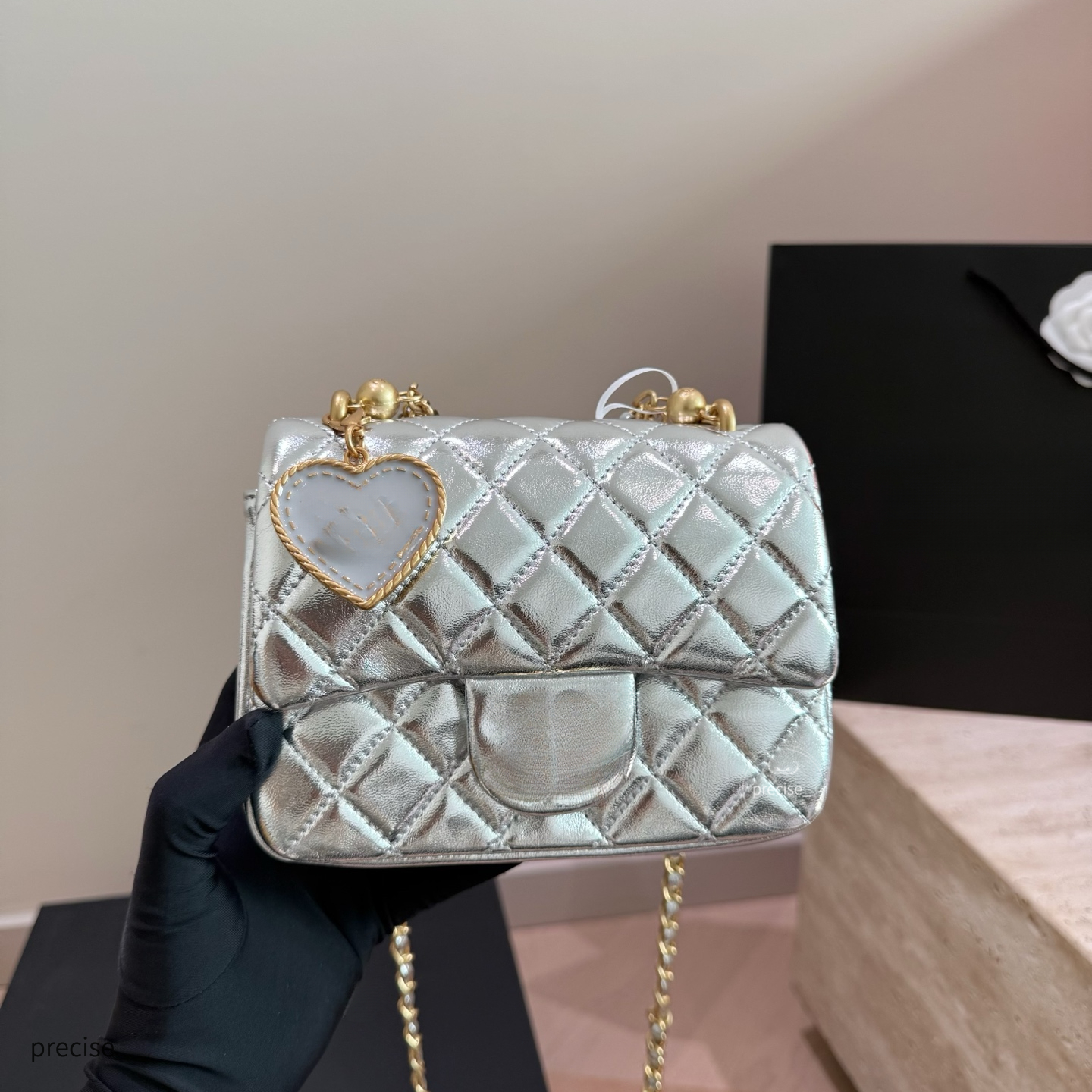 Mini Quilted Pearl Chain Flap Bag Women Cowhide Leather Designer Style Crossbody Shoulder Bag Small Square Handbag Cute Purse