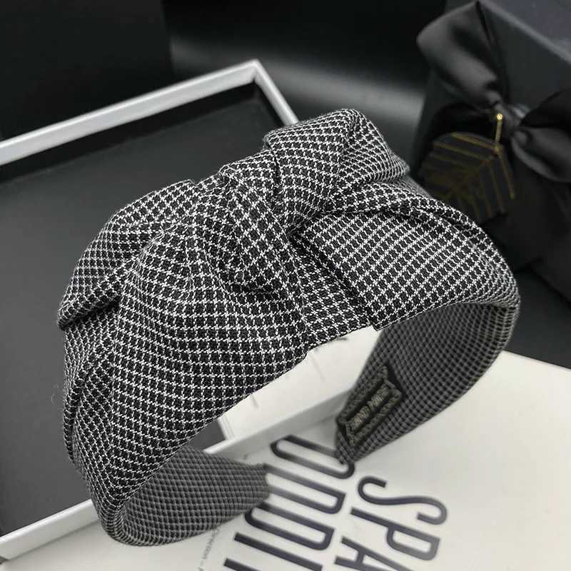 Retro New Checkered Hair Clips and Headbands for Women High Top for Face-Flattering Hourglass Stylish Accessories with Wide Edg H260319