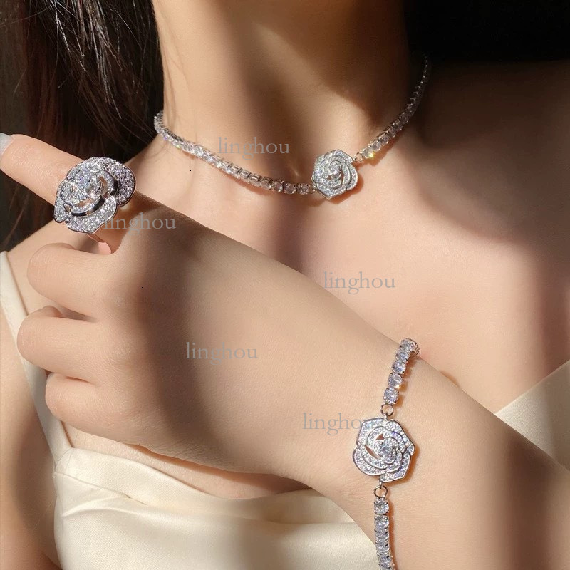 2026 Fashion Hollow Rose Designer Necklace Bracelet Earring Set Luxury Brand Women's Jewelry Trendy High End All Diamond Necklace Classic Clothin