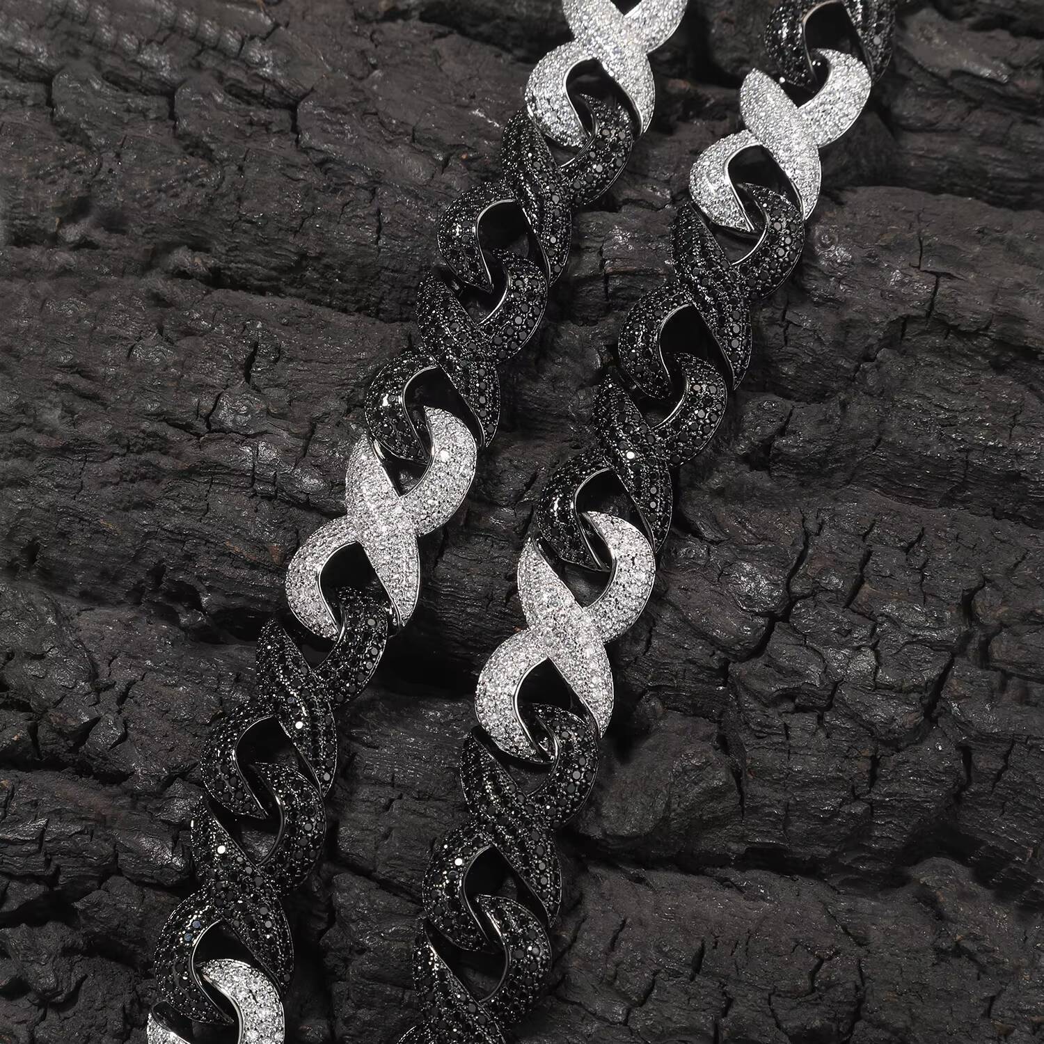 UWIN 2026 New Arrival 15mm Infinity Two Tone CZ Snake Chain Stylish Black and White Pave Diamond Circular Link Cuban Necklace