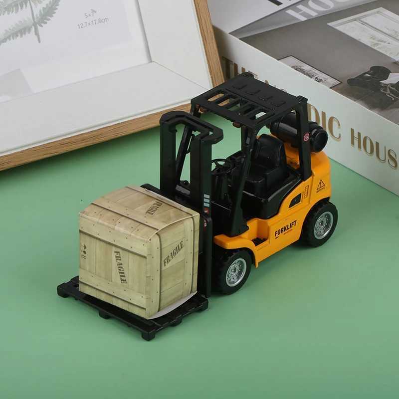 1Pc Hot Alloy Die-Cast Model Vehicle Construction Forklift Friction Toy Cargo Pallet Interactive Toy For Boys Girls Xmas Gift Y260319