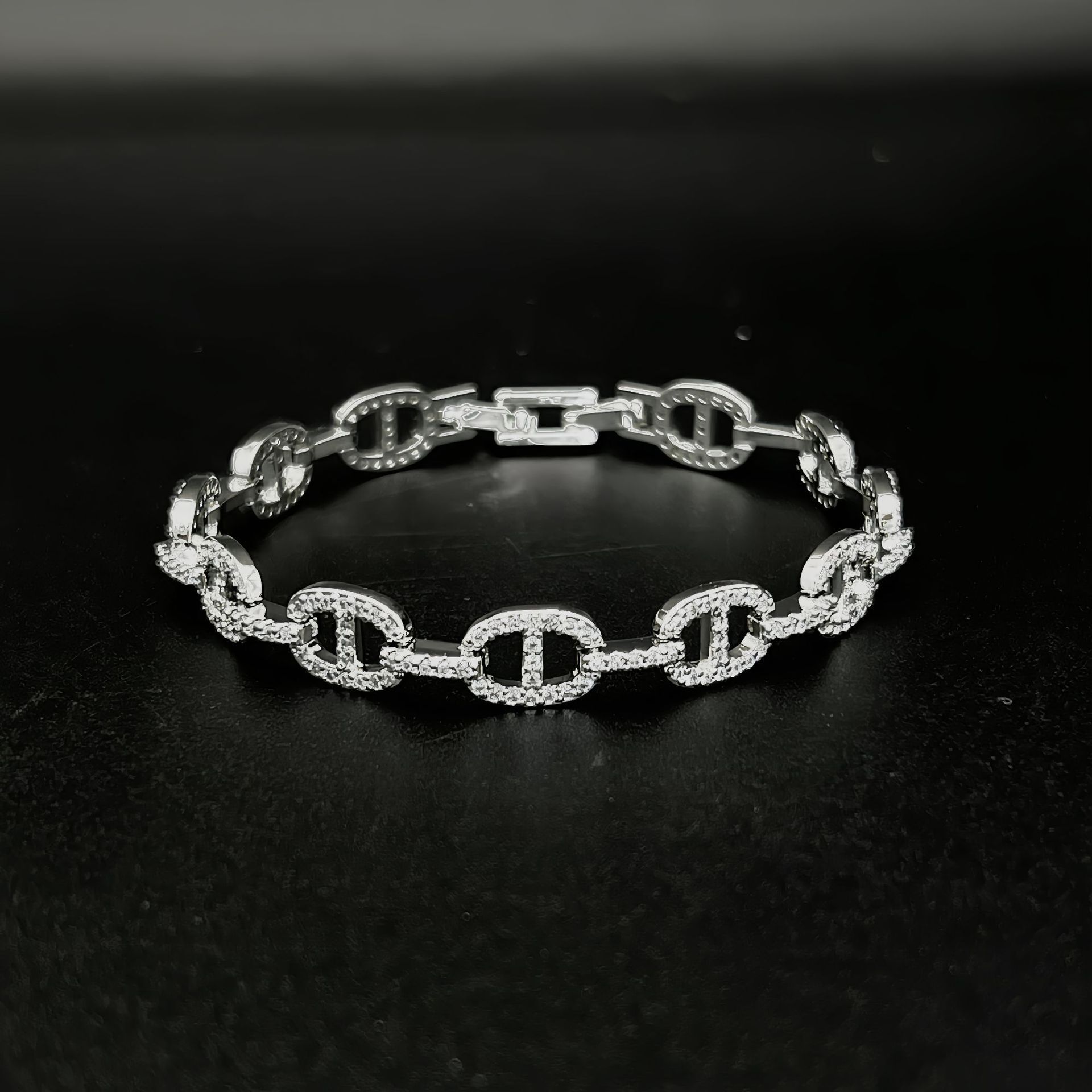 Zircon Pig Nose Bracelet Luxury Women's Day Gift Hip-Hop Fashion Accessory
