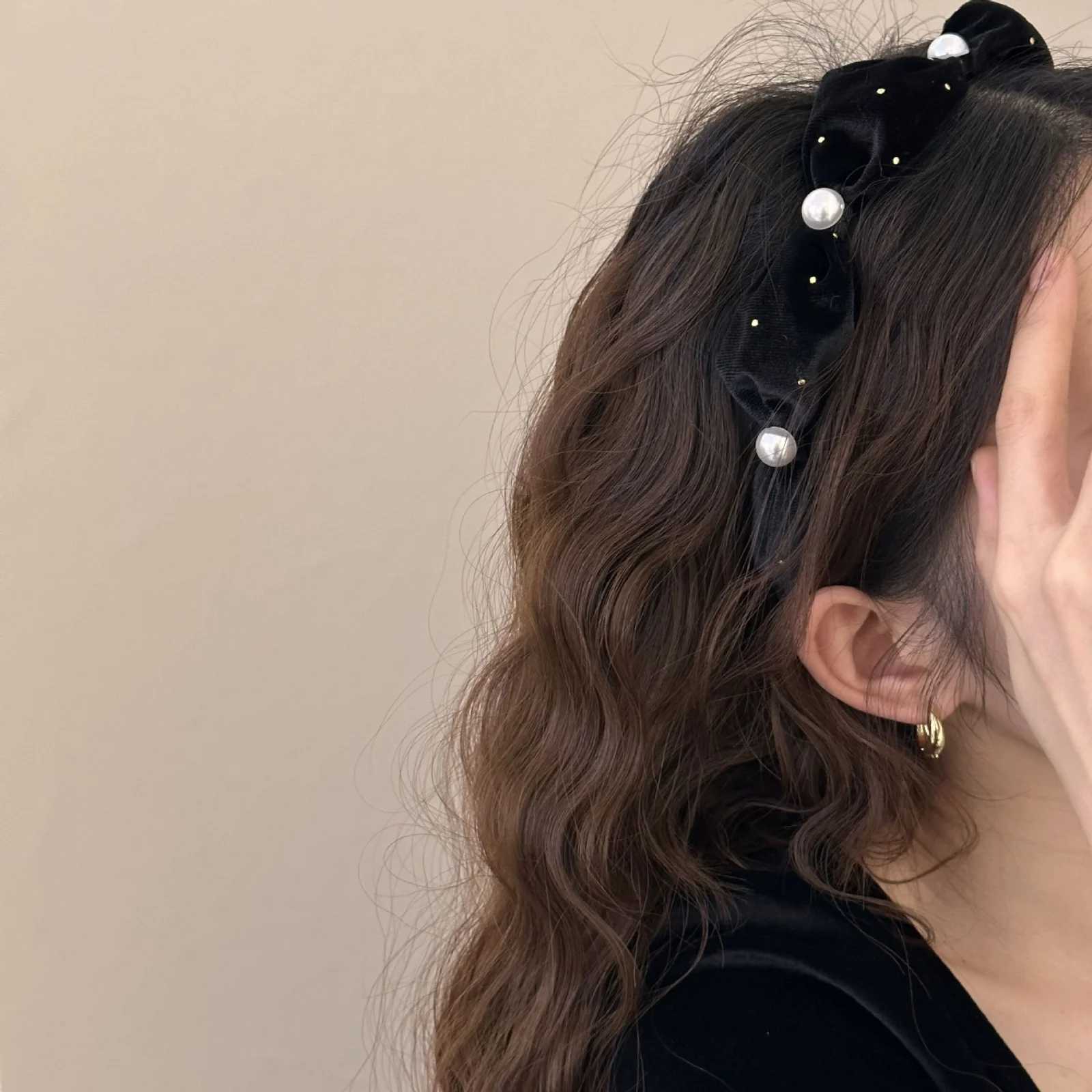 1Pc New Arrival Wide-Brim Pearl Velvet Headband Niche Non-Slip Hair Hoop for Elevating Crown Fashion Headband for Girls Wome H260319