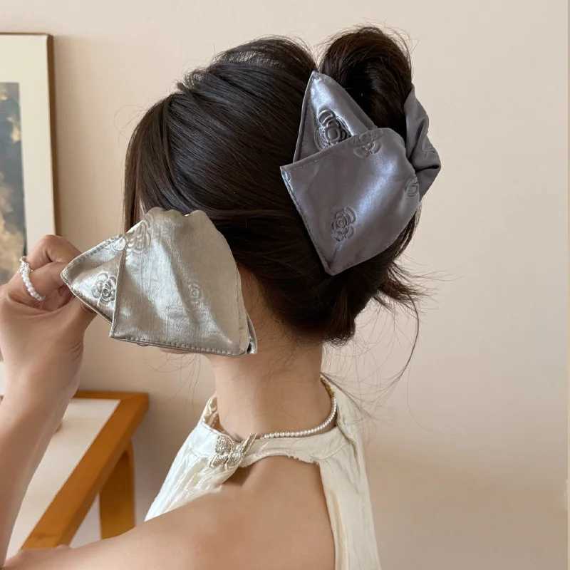 Retro Satin Triangle Hair Clip for Woman Elegant Rose Print Shark Clip Fashion Girls Back of The Head Hair Clamp H260319