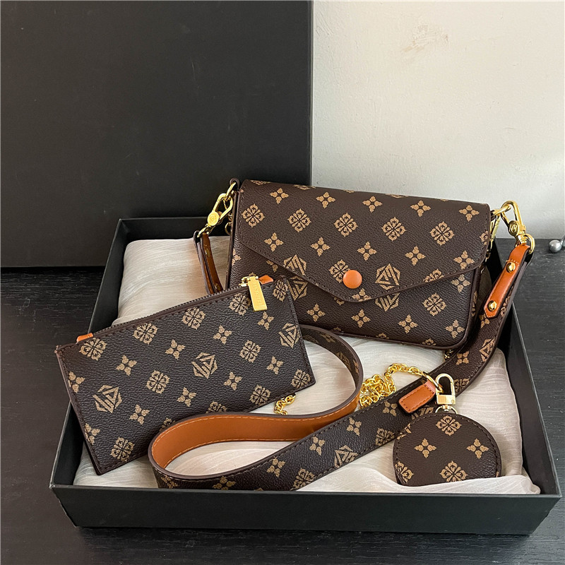 Chain-strap envelope shoulder bag with premium feel, new retro print crossbody bag, unique small square top-handle underarm bag, fashionable casual lu