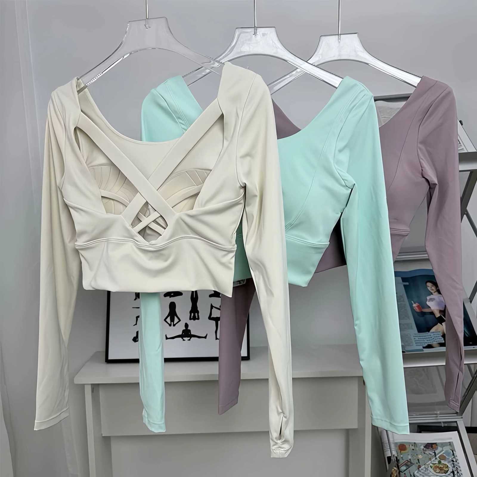 Womens Yoga Wear Long-Sleeve Fixed Bra Pad Fitness Pilates Running Sports Top Training Apparel Z20260319