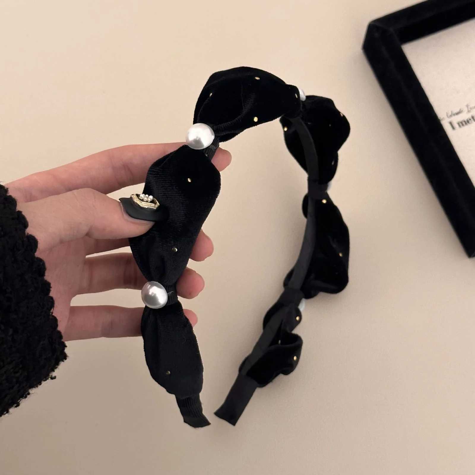 1Pc New Arrival Wide-Brim Pearl Velvet Headband Niche Non-Slip Hair Hoop for Elevating Crown Fashion Headband for Girls Wome H260319