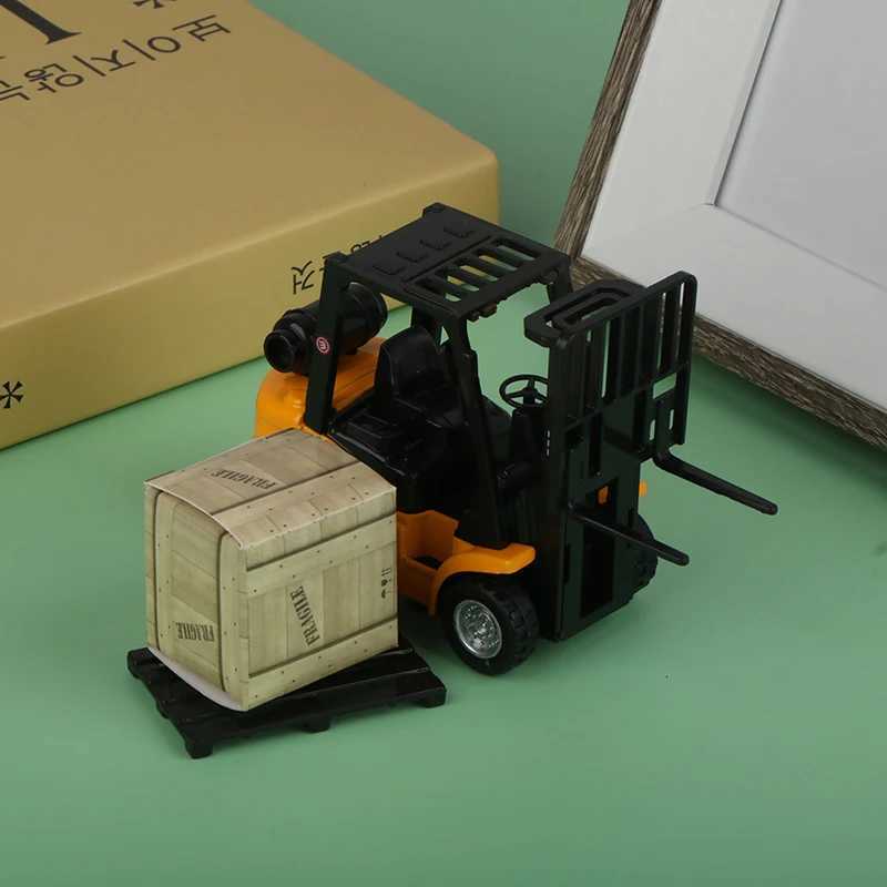 1Pc Hot Alloy Die-Cast Model Vehicle Construction Forklift Friction Toy Cargo Pallet Interactive Toy For Boys Girls Xmas Gift Y260319