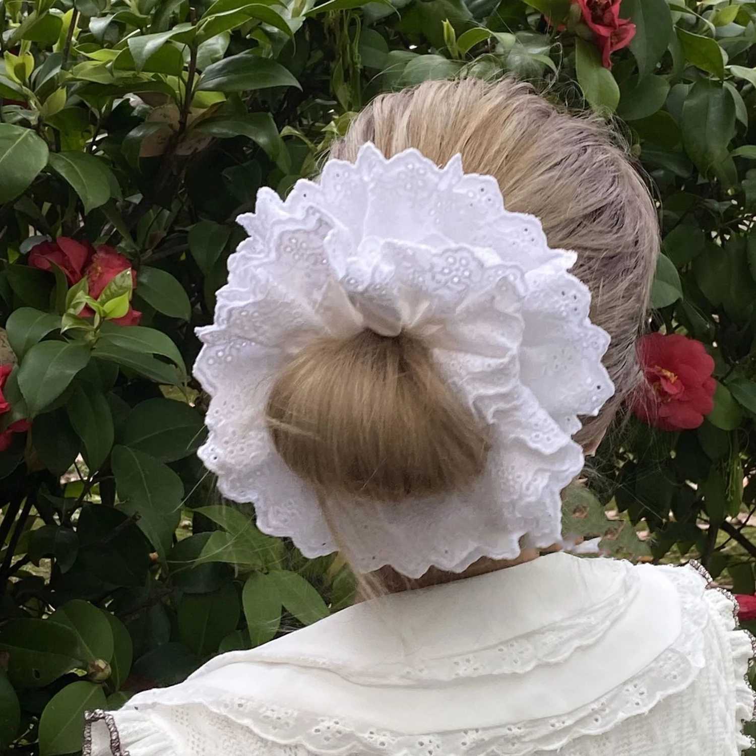 A pure cotton lace hair band a cute white hair tie and a French hollow double-layer large intestine band for women H260319