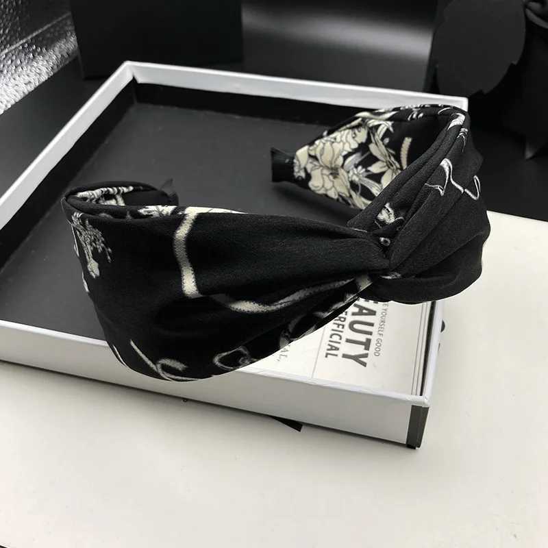 Black hairpin and hair hoop for women suitable for outdoor wear with a high crown and wide-edge hair pressing head hoop H260319