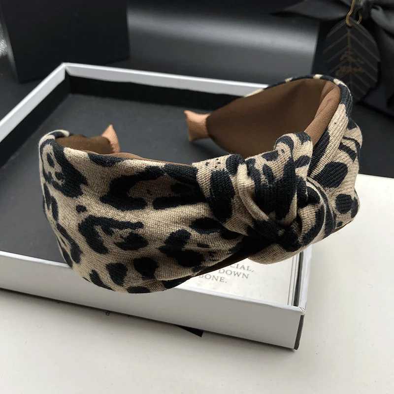 Leopard print style hair clip womens high skull top fashionable wide edge wash face headband temperament for going out H260319