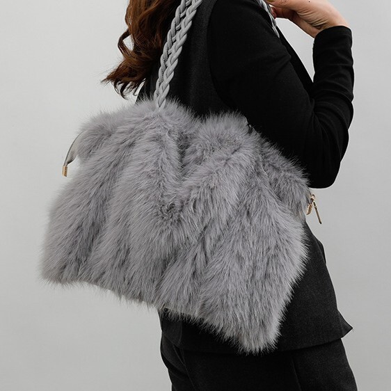 New Plush Bag for Women, High-End Fashion, Wrinkled Faux Fox Fur, Single Shoulder Crossbody Bag, Large Capacity Tote Furry Bag 8e6