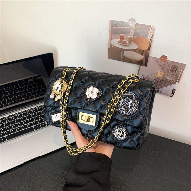 2026 Imitation Sheepskin Women's Handbag Luxury Fashion Large Capacity With Compartments Personalized Diamond Grid Badge Single Shoulder Crossbod