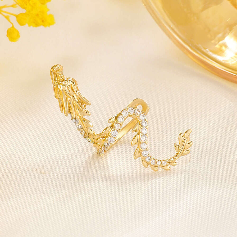 Dragon-shaped non-pierced cuffs and earrings women in Year of the Dragon, new Chinese-style earrings, high-end ear clips for men