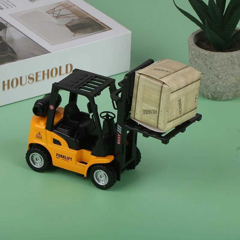 1Pc Hot Alloy Die-Cast Model Vehicle Construction Forklift Friction Toy Cargo Pallet Interactive Toy For Boys Girls Xmas Gift Y260319