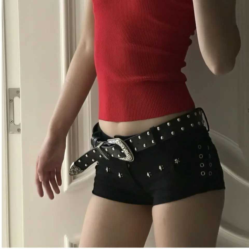 Womens Jeans Y2K Style American Vintage Black Denim Shorts High Waist Design Slim Fit Butt Hugging Hot Pants Trendy Jeans M260319