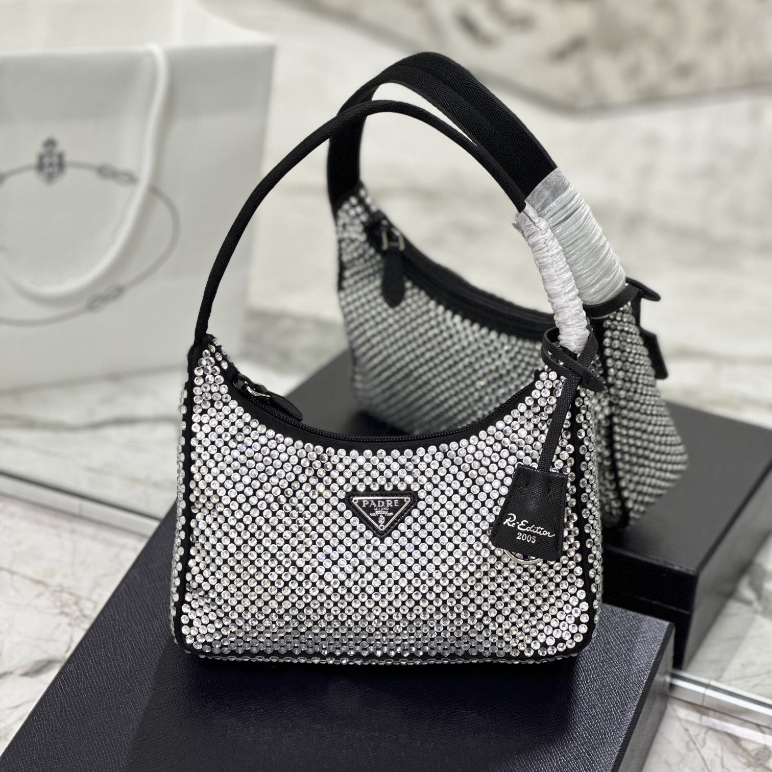 High-Quality Designer Bags Luxury Bags Wallets Shoulder Bags Crossbody Bags Women's Enamel Metal and Crystal Diamond-Studded Satin Mini Bags Black and Silver 5a